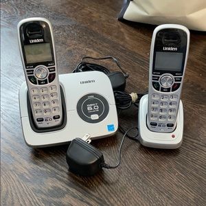 Uniden D1560 phone with user ID, 2 headsets